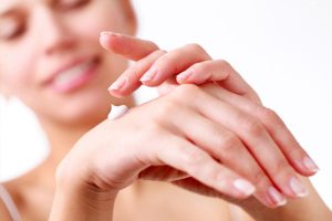 moisturising-hands